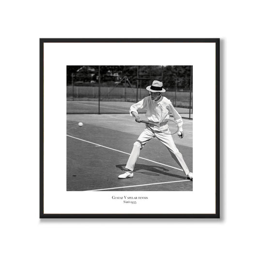 Gustaf V spelar tennis