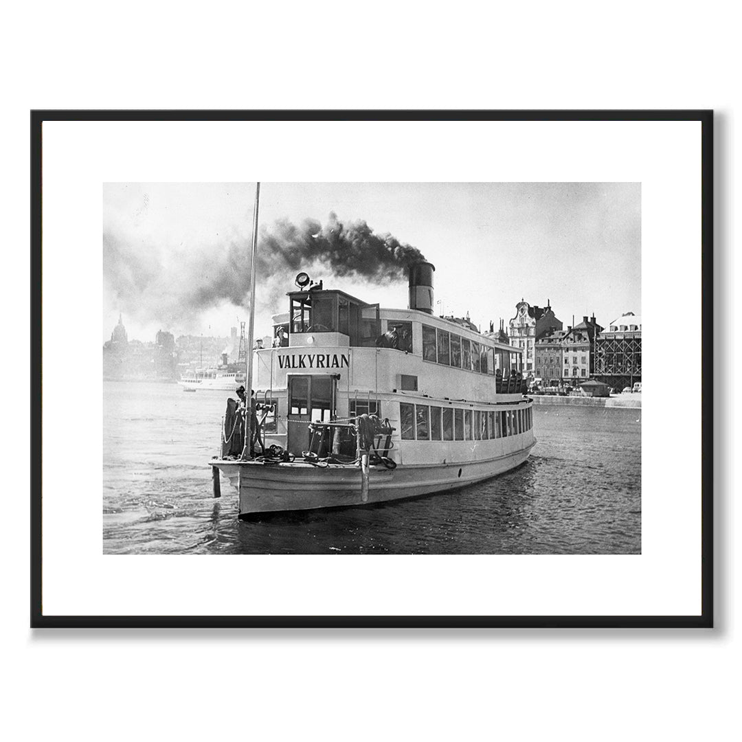 Poster med skärgårdsbåten Valkyrian