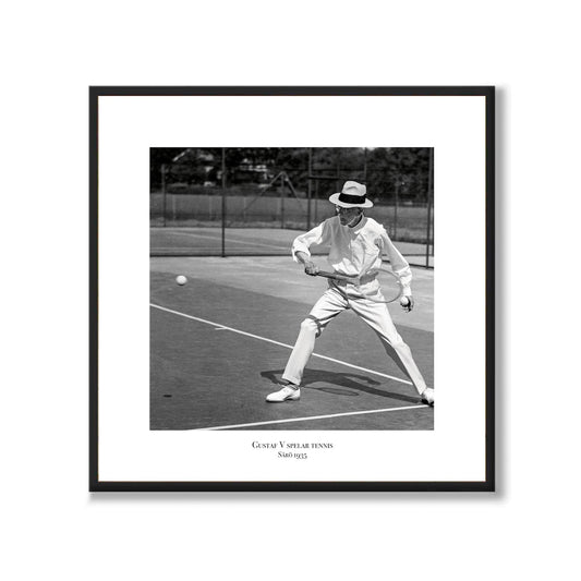 Gustaf V plays tennis